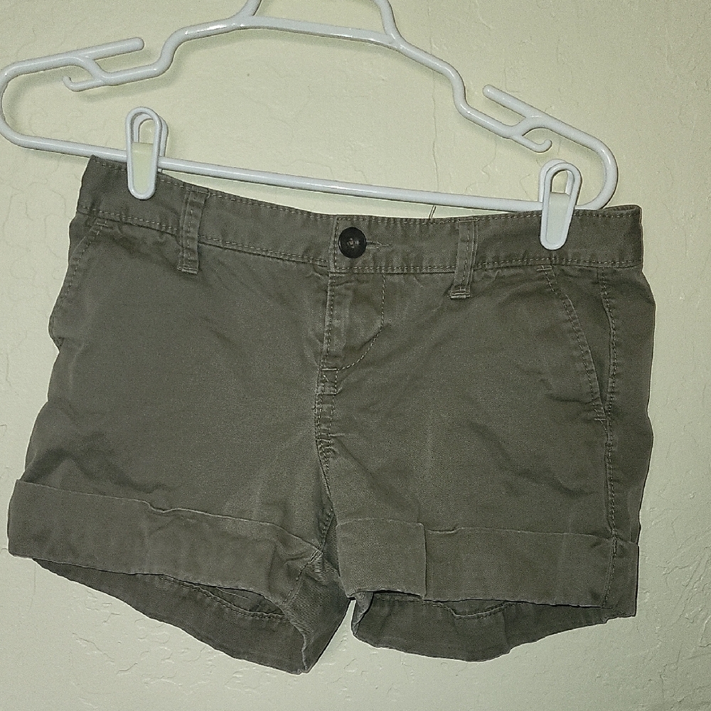 Old Navy Women's Cargo Shorts in Olive